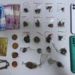 Homem foragido de Dias D’Ávila é preso por tráfico de drogas no bairro dos 46