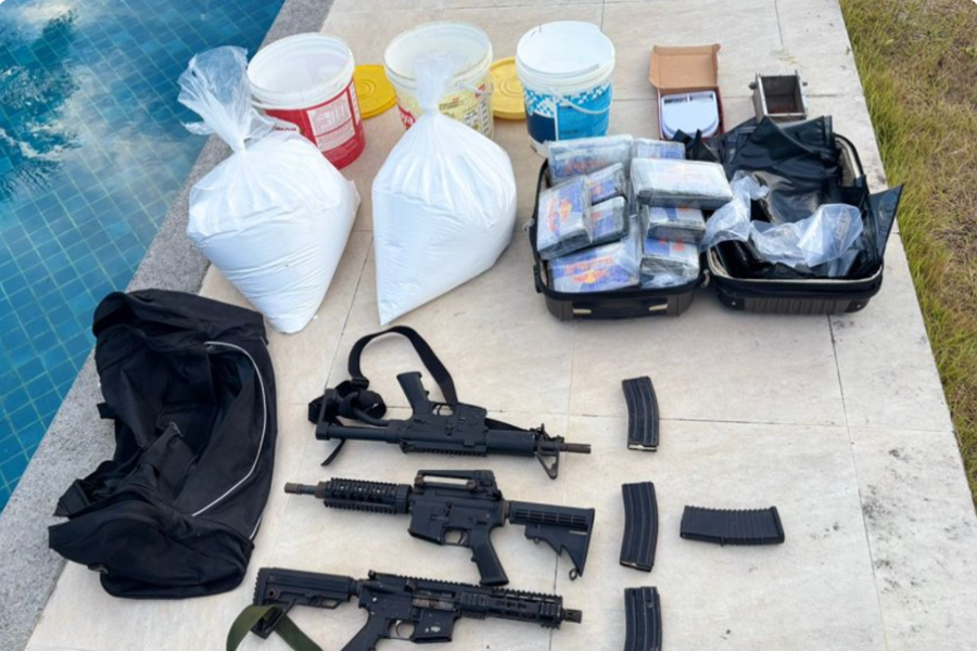 Operação integrada desarticula depósito de drogas e armas em Camaçari