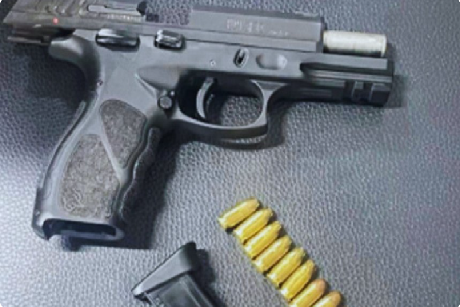 Ao tentar fugir, homem com mandado em aberto é preso com pistola e 14 munições na Via Parafuso